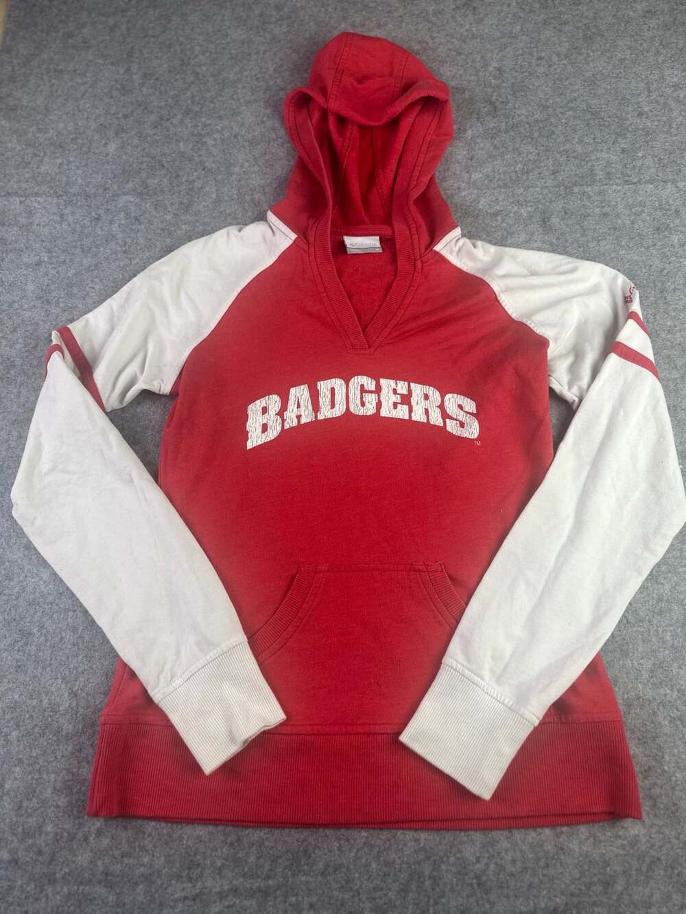 Columbia Sportswear Company WI Badgers Red White V-Neck Hoodie Sweatshirt Medium